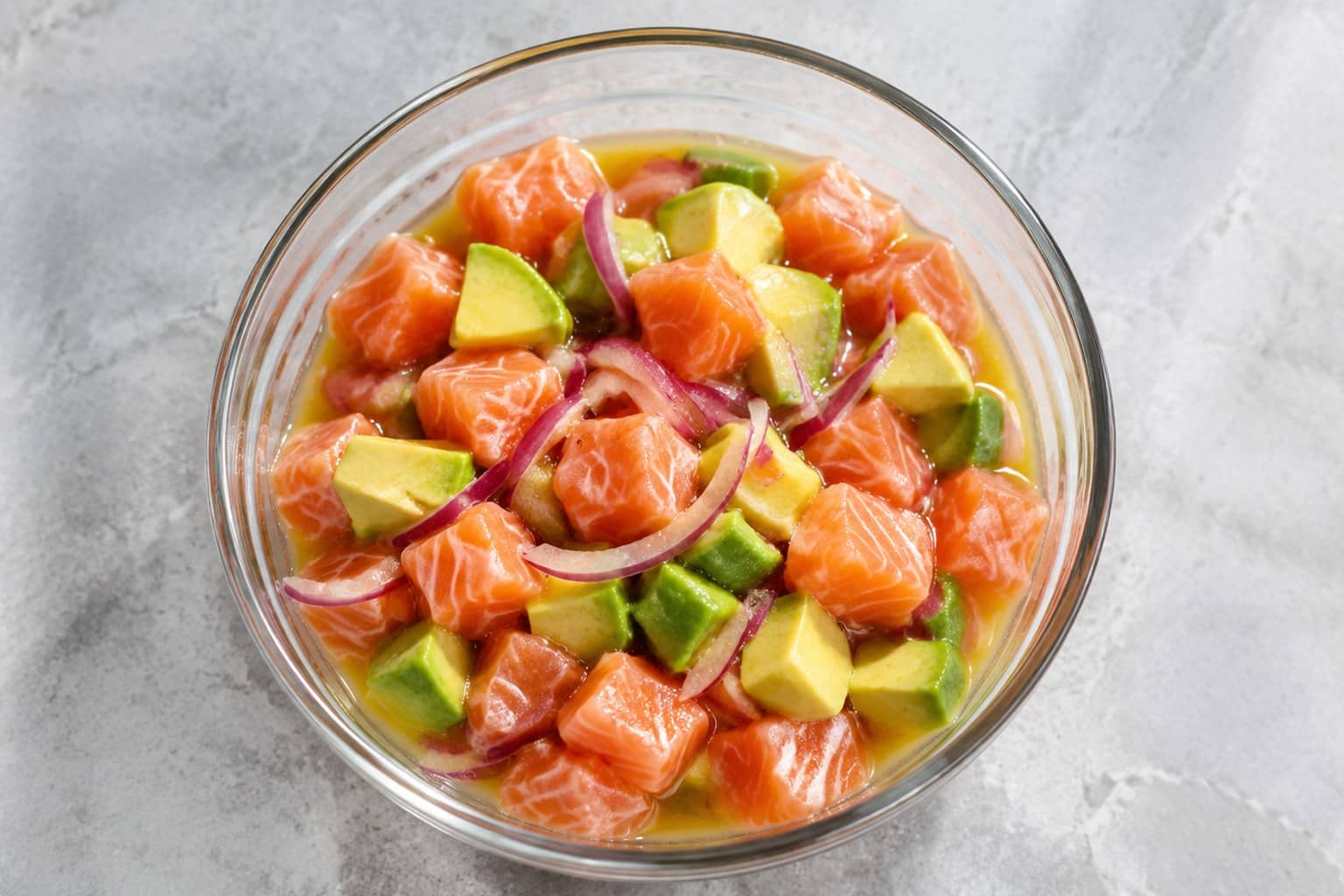 Lakseceviche med Avocado til Fødselsdagsforret anrettet og klar til servering