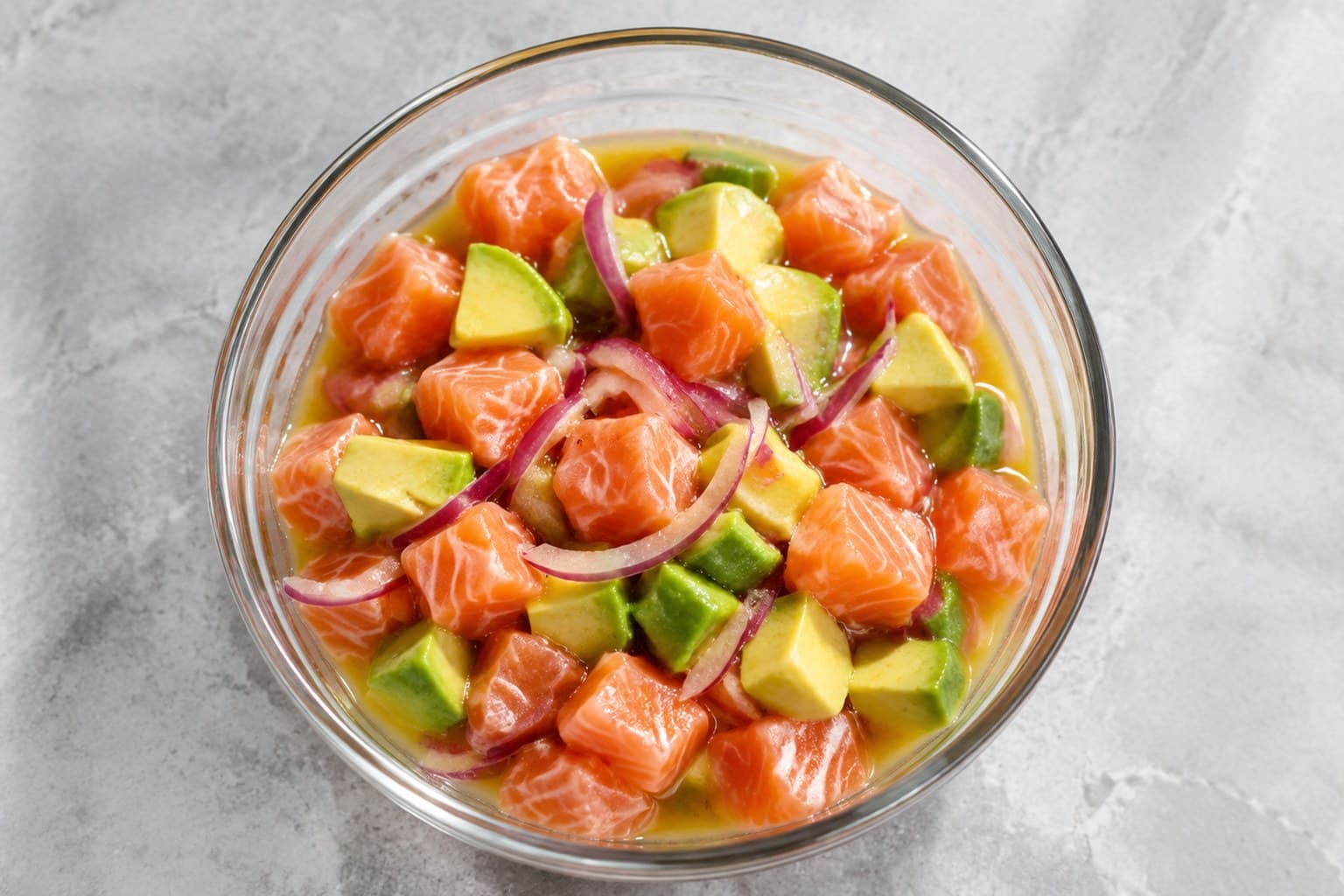 Lakseceviche med Avocado til Fødselsdagsforret anrettet og klar til servering